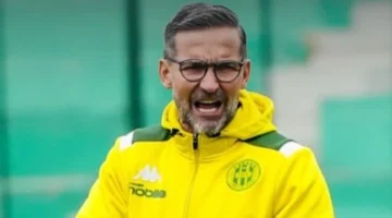 زينباور يهاجم لاعبيه.. مدرب شبيبة القبائل غاضب قبل مواجهة الأهلي المرتقبة